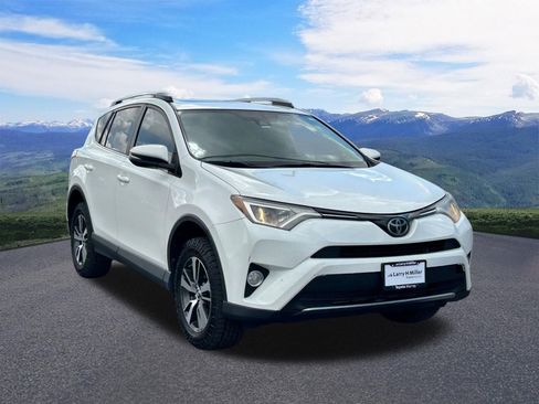 Used 2017 Toyota RAV4 XLE AWD/4WD image 8