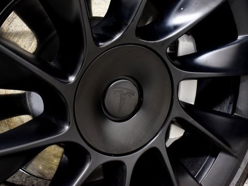 Used 2023 Tesla Model Y Long Range image 17