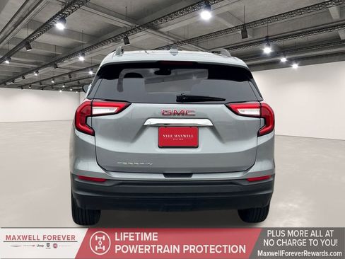 Used 2024 GMC Terrain SLE w/ Driver Convenience Package image 15