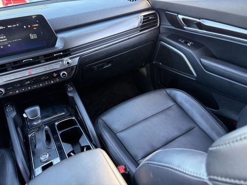 Used 2025 Kia Telluride S FWD image 17
