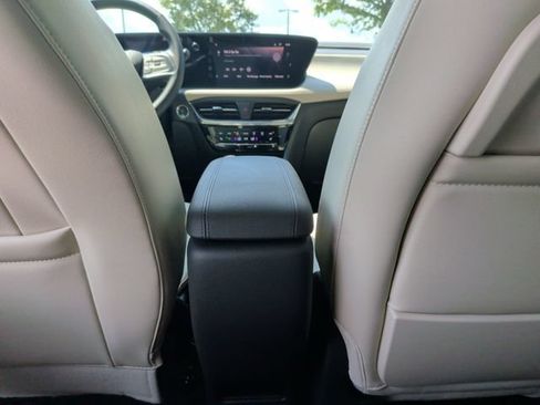 Used 2024 Buick Encore GX Avenir w/ Avenir Convenience Package FWD image 32