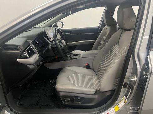 Used 2024 Toyota Camry SE FWD image 12