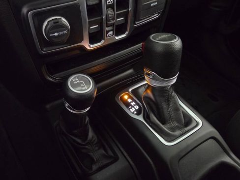 Used 2022 Jeep Gladiator Willys image 26