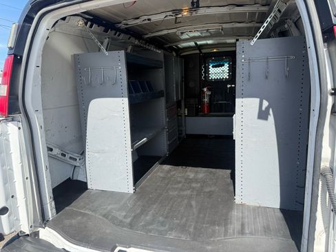 Used 2010 Chevrolet Express 2500 image 24