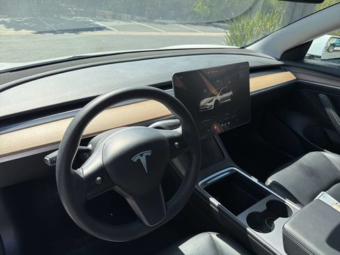 Used 2023 Tesla Model 3 Standard Range image 7