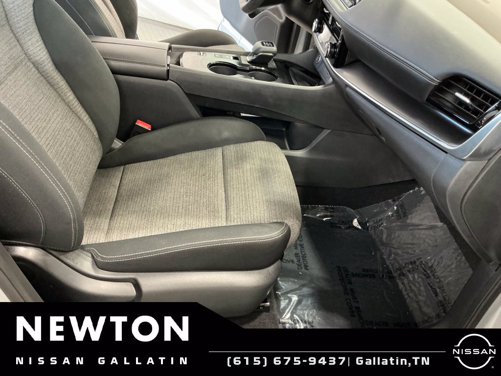 Used 2022 Nissan Rogue SV FWD image 13