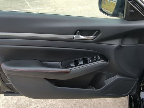 Used 2024 Nissan Altima 2.5 SR image 13