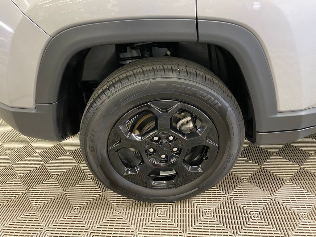 Used 2023 Jeep Compass Trailhawk AWD/4WD image 13