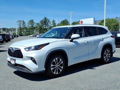 Used 2022 Toyota Highlander XLE AWD/4WD image 8