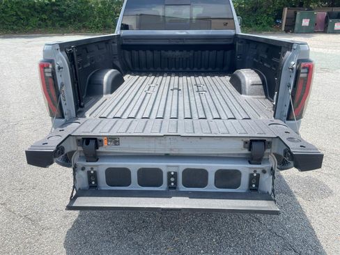 Used 2024 GMC Sierra 2500 AT4 w/ AT4 Premium Plus Package AWD/4WD image 16
