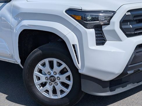 Used 2025 Toyota Tacoma SR image 10
