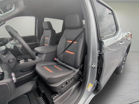 Used 2025 GMC Sierra 1500 AT4 w/ Technology Package image 16