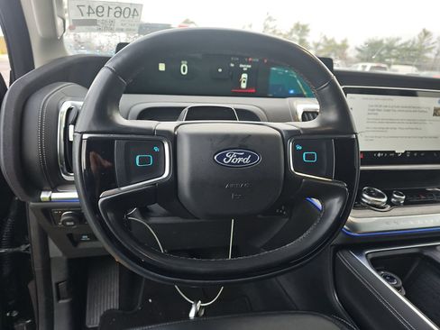 Used 2025 Ford Expedition Max Platinum image 16