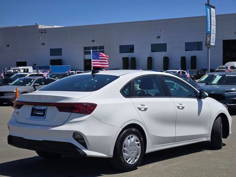 Used 2024 Kia Forte LX FWD image 7