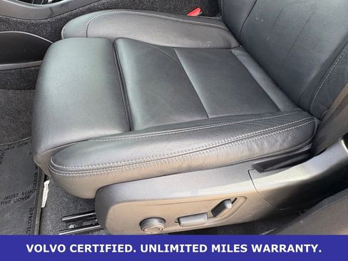 Certified 2025 Volvo XC40 B5 Plus AWD/4WD image 29
