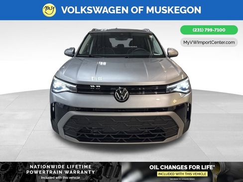 New 2026 Volkswagen Taos SE image 2
