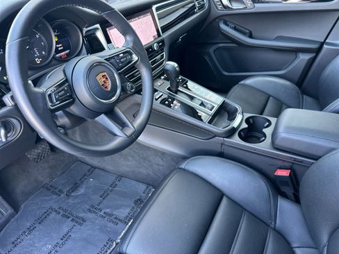Used 2026 Porsche Macan AWD/4WD image 4