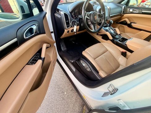 Used 2018 Porsche Cayenne Platinum Edition image 10