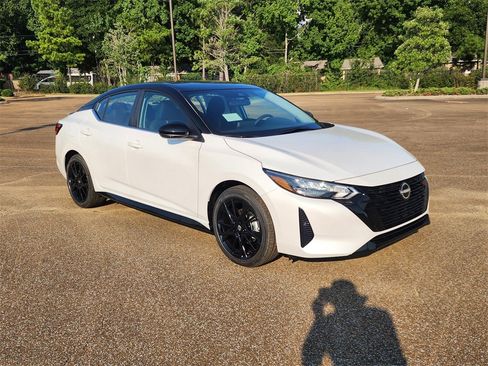 New 2025 Nissan Sentra SR w/ Midnight Edition image 2