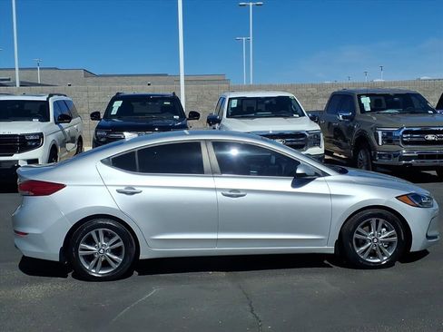 Used 2017 Hyundai Elantra SE image 3