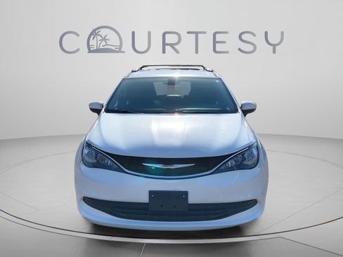 Used 2020 Chrysler Voyager Lxi FWD image 8