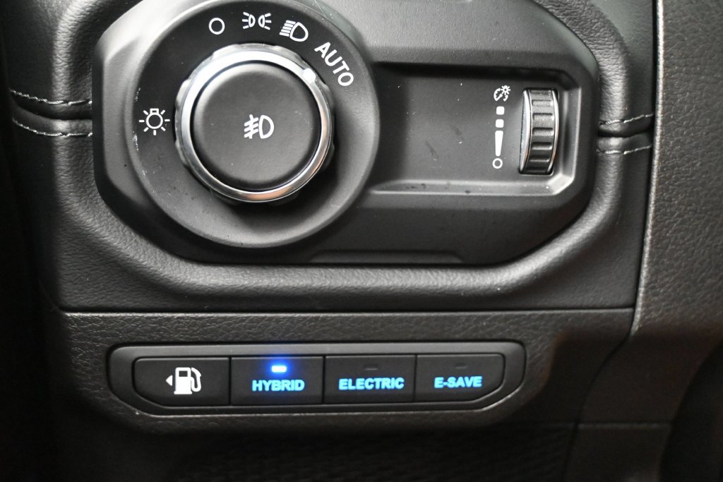 Used 2024 Jeep Wrangler Unlimited Sahara AWD/4WD image 22