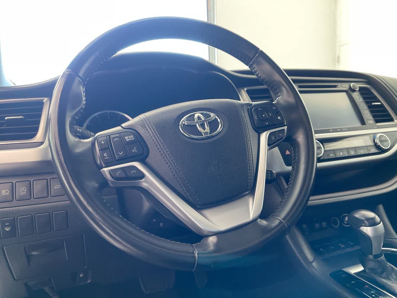 Used 2017 Toyota Highlander XLE AWD/4WD image 14