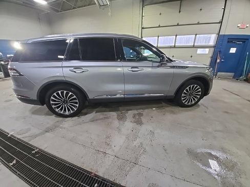 Used 2023 Lincoln Aviator Reserve w/ Equipment Group 201A image 3