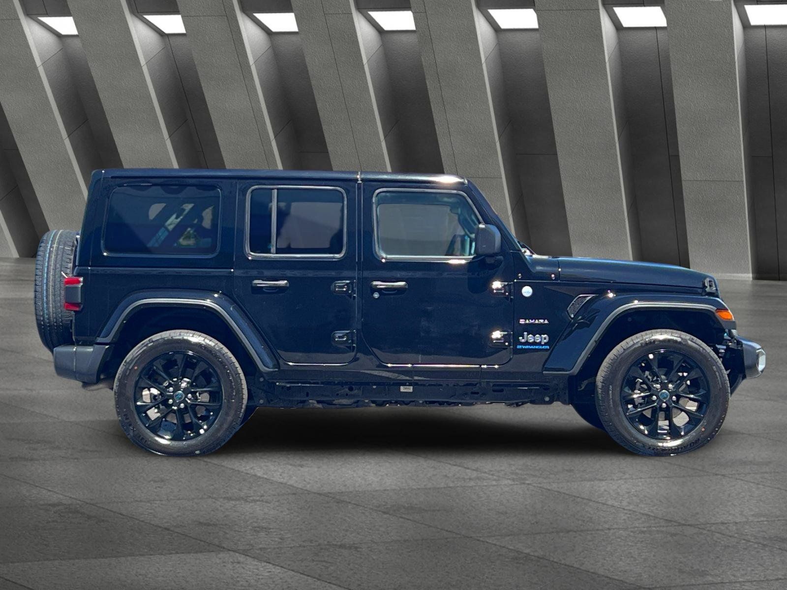Used 2024 Jeep Wrangler Unlimited Sahara AWD/4WD image 3