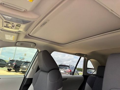 Used 2019 Toyota RAV4 XLE FWD image 13