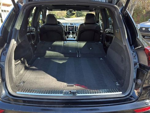 Used 2017 Porsche Cayenne image 32