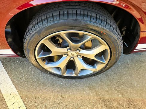 Used 2017 Dodge Challenger SXT image 13