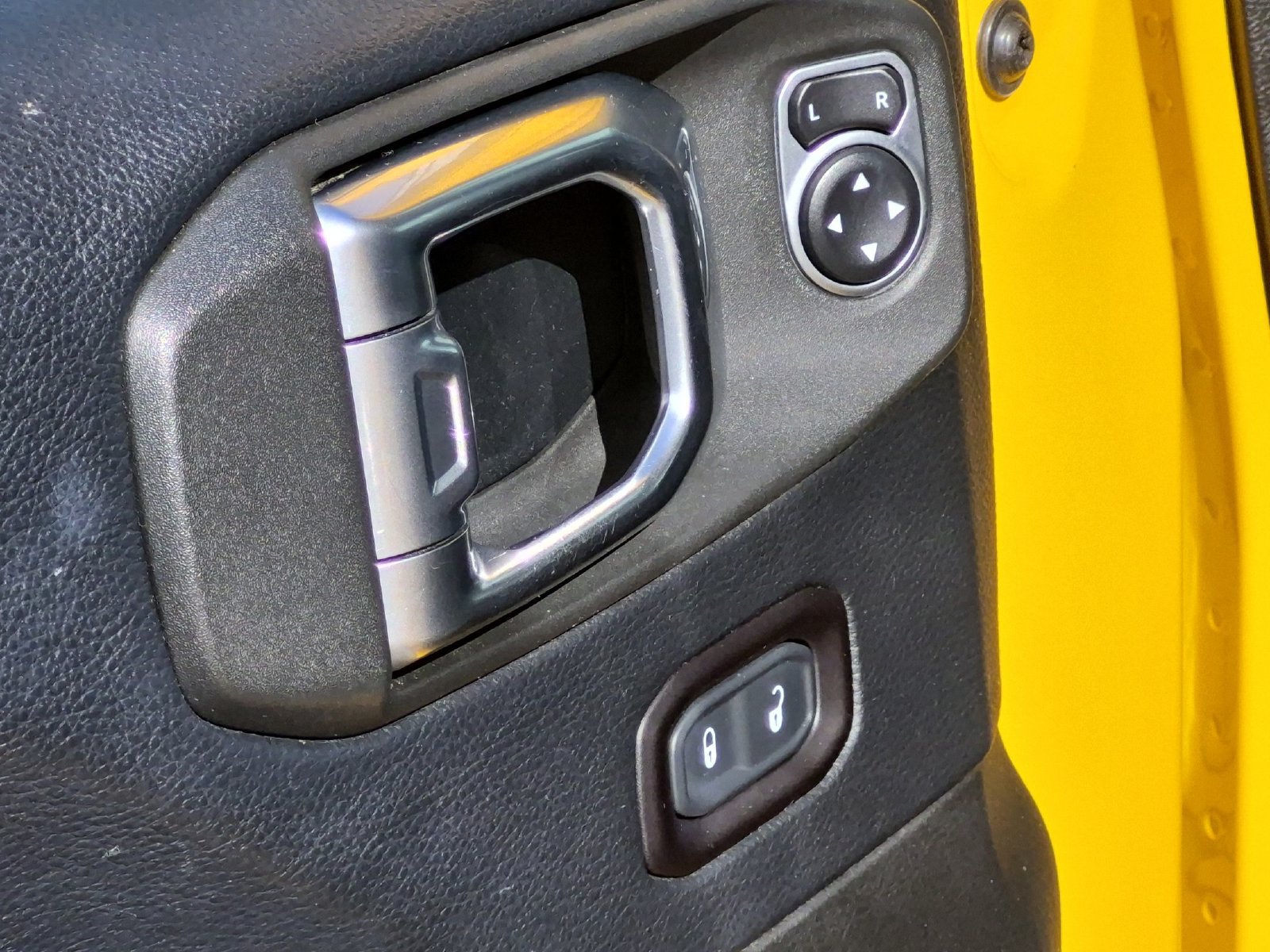 Used 2019 Jeep Wrangler Unlimited Sahara AWD/4WD image 10