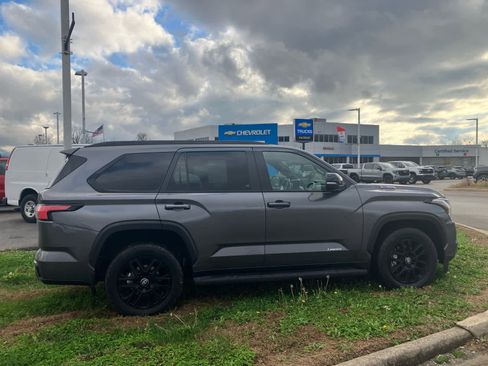 Used 2025 Toyota Sequoia Limited image 8