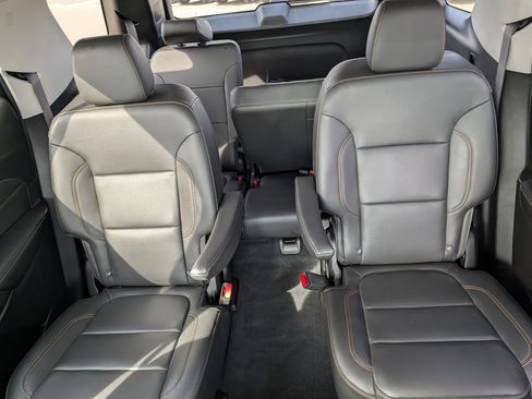 Used 2021 Chevrolet Traverse RS image 13