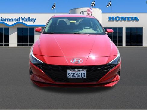 Used 2023 Hyundai Elantra SEL w/ Convenience Package FWD image 2