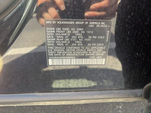 Used 2024 Volkswagen Atlas Peak Edition SE image 4