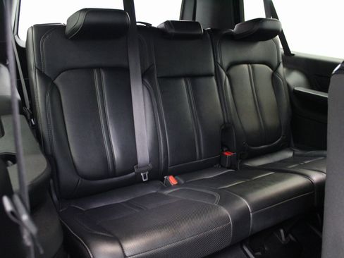 Used 2023 Jeep Wagoneer L Series II image 28