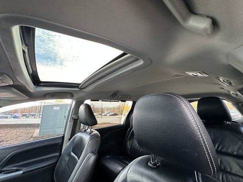 Used 2017 Toyota Sienna SE image 34