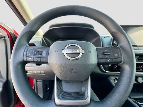 Used 2025 Nissan Rogue S image 21