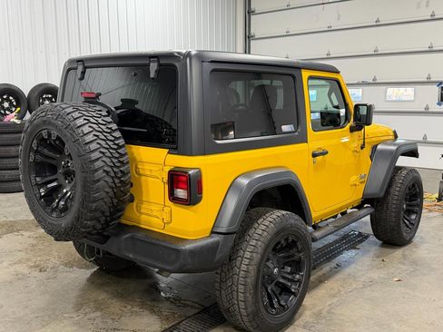 Used 2019 Jeep Wrangler Sport S image 3