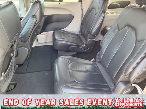 Used 2022 Chrysler Pacifica Touring-L image 18