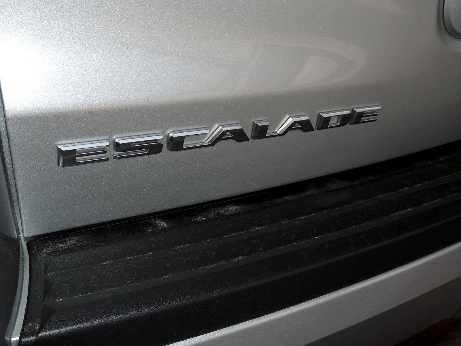 Used 2020 Cadillac Escalade Premium Luxury AWD/4WD image 14