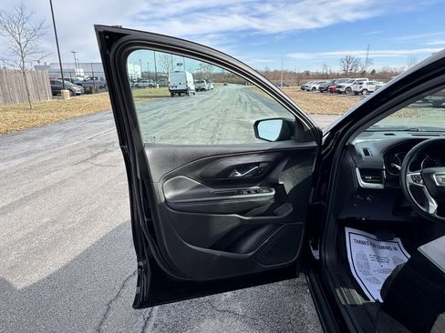 Used 2022 GMC Terrain SLE w/ Driver Convenience Package image 28