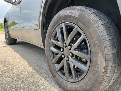 Used 2018 GMC Acadia SLT AWD/4WD image 15