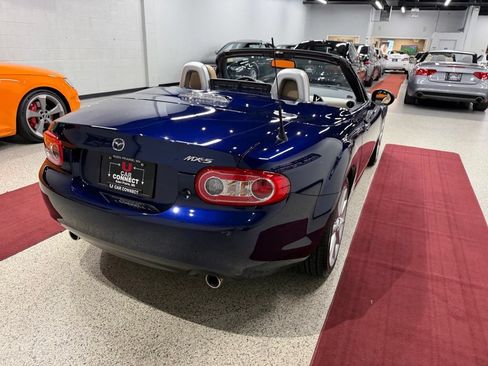 Used 2011 MAZDA MX-5 Miata Grand Touring RWD image 16