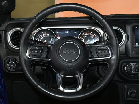 Used 2018 Jeep Wrangler Unlimited Sahara AWD/4WD image 23