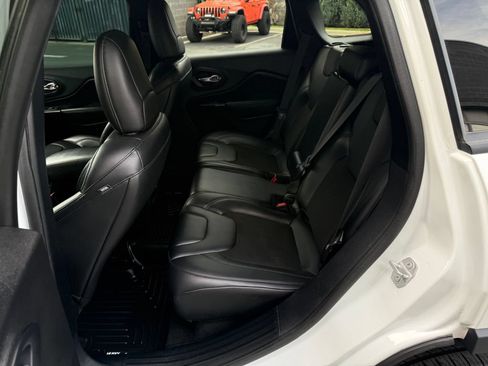 Used 2020 Jeep Cherokee Latitude Plus AWD/4WD image 31