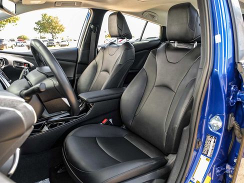 Used 2017 Toyota Prius Four image 31