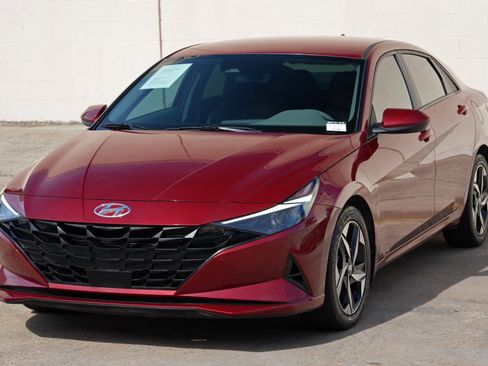 Used 2023 Hyundai Elantra SEL w/ Convenience Package image 42